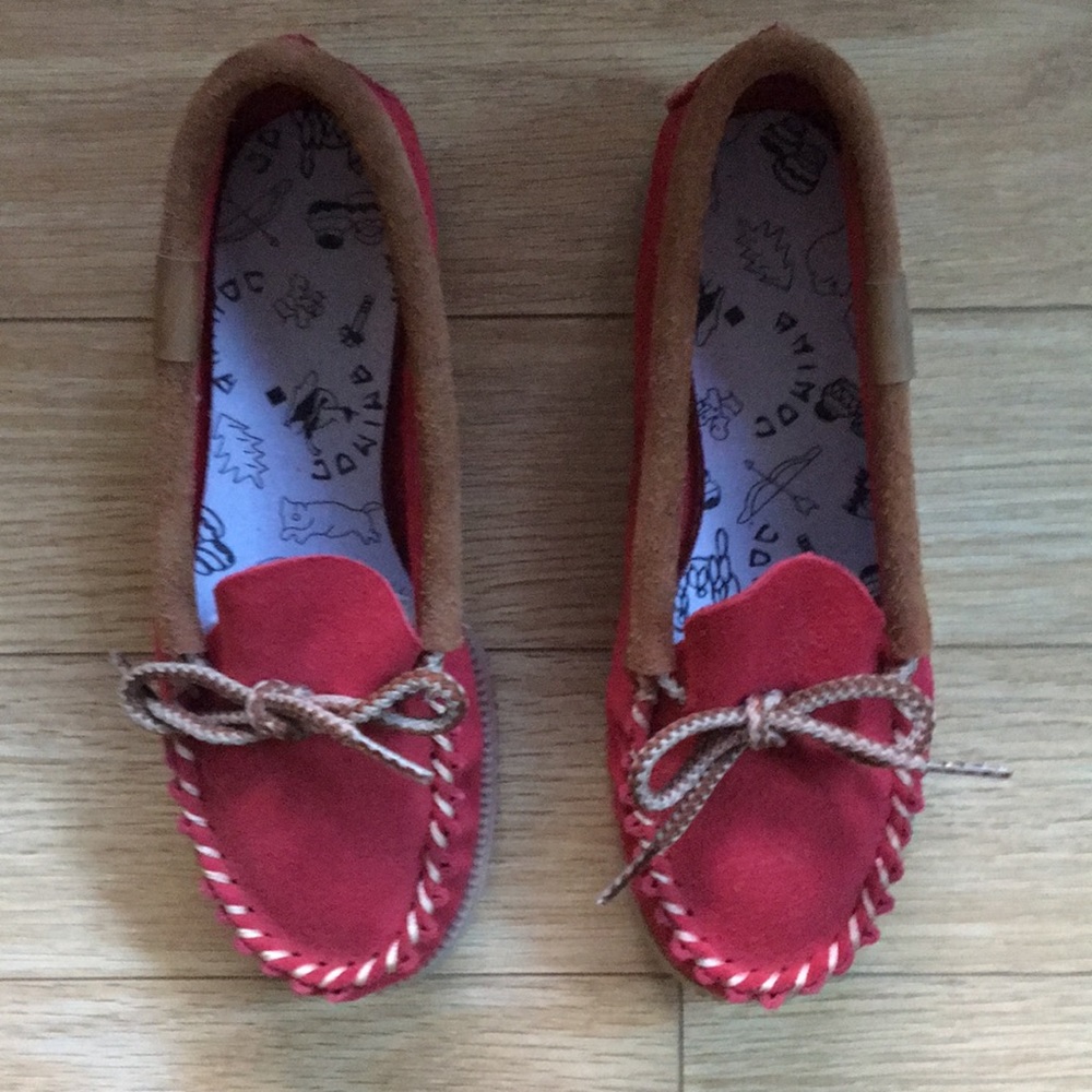 Amimoc women’s Suede Moccasins Size 5